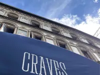 Craves Hotels near Peter Pan Statue