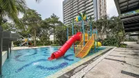 Spacious And Lavish 4Br At The Via And The Vue Ciputra World Apartment - 4-Star