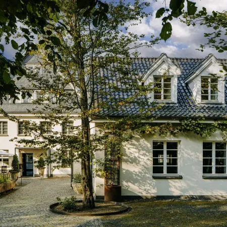 Relais & Chateaux Hotel Diepeschrather Muhle Отели рядом с достопримечательностью «Станция метро Thielenbruch»