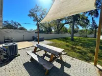 NEW Amazing Sunshine-Up 6 Guests-Private Backyard - 3-Star