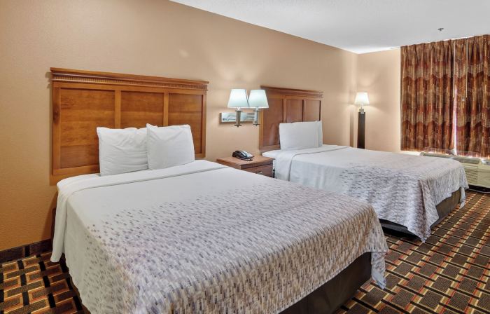 HomeTown Inn & Suites