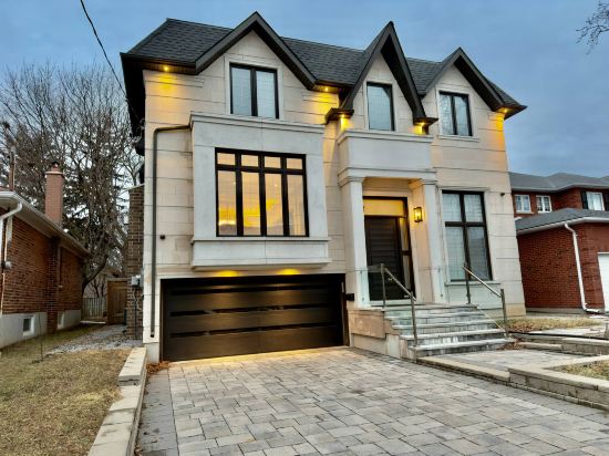 Luxurious 5-Bedroom House in Toronto - Modern Elegance Awaits