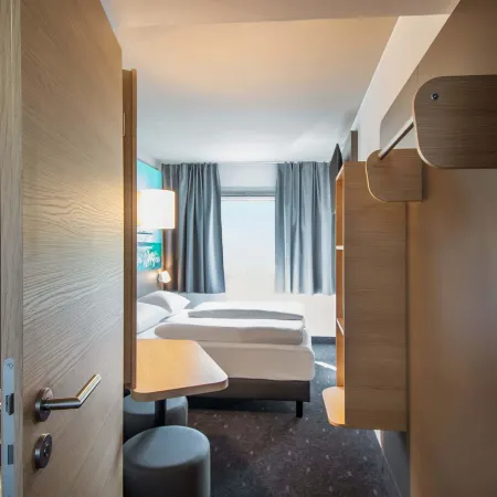 B&B Hotel Rostock-Broderstorf Отели рядом с достопримечательностью «Пляж Хоэ-Дюне»