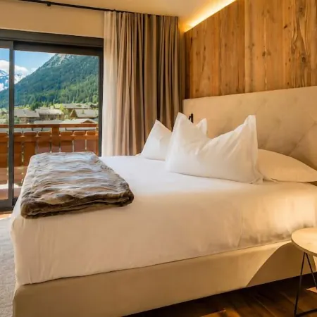 Paradise Lodge