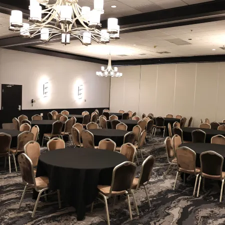 Travelodge by Wyndham Hotel & Convention Centre Quebec City