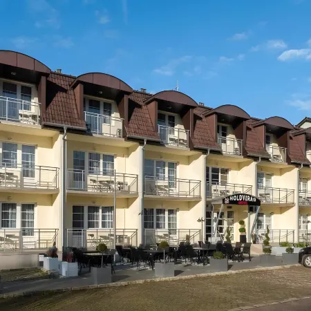Holdvirág Hotel
