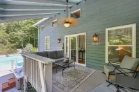Hot Tub, Fire Pit Family-Friendly Murphy Home - Parking