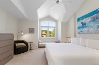 Legends 10 4Br 4ba 4 Bedroom Townhouse by RedAwning