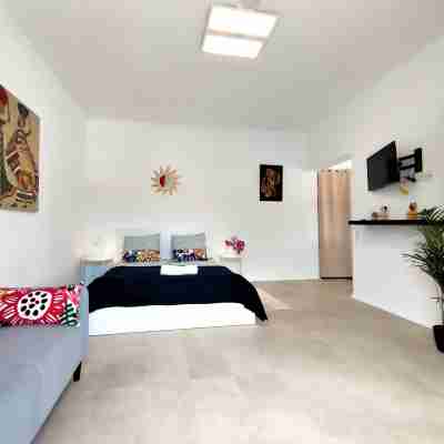 Fantastico 2 - Large Balcony, Free Parking, Air Conditioning, Free Netflix, BBQ Rooms