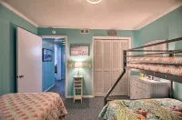 Beachfront Condo w/ Boardwalk & Pool Access! - Parkplatz