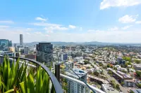 Top Floor! 2Bed/2Bath/1Car/Pool ~ VIEWS ~ CBD - Bintang 2