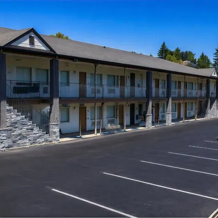 Brentwood Inn & Suites - Lynchburg