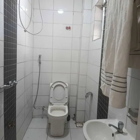 J & J Olosho Hotel