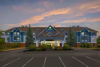 Holiday Inn Express BIDDEFORD by IHG - parking