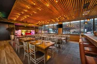 Hotel Montreal Metropolitan, an Ascend Collection Hotel - Bar