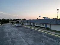 Texas Inn & Suites - Motels