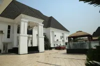 PoshLux Executive Hotel - Airport Shuttle