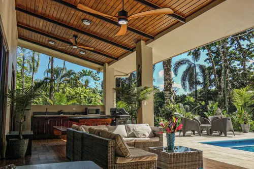 Pavones Surf Villa ~ Pool, Gym & Beach - Wifi