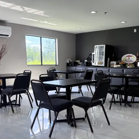 Super 8 by Wyndham Clinton