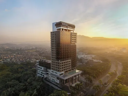 Hilton Padalarang Bandung - bar