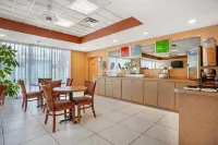 Econo Lodge - breakfast