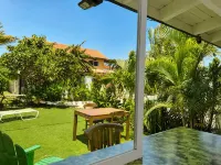 Casalina Garden 2 Blocks to Palm Beach & Kitesurfing School - parking