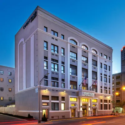 Courtyard Columbus Downtown Hotels near Saint Joseph Cathedral