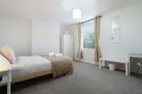 Modern Duplex 4BR Thornaby by Stay With Us - Wifi