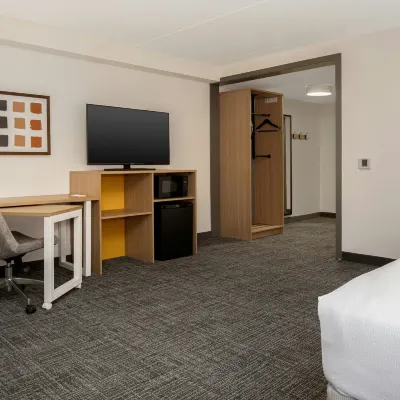 Spark by Hilton Toronto Airport Hotels near Airport Corporate