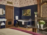 Faubourg 21 Hotels near Train World