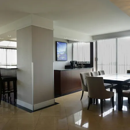 DoubleTree by Hilton Hotel & Suites Victoria