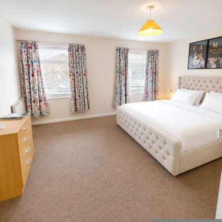 2BR Reading Apt Near Station Near Hospital