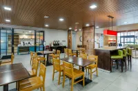夏洛茨維爾UVA麗怡飯店 - 早餐