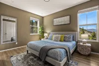 Luxe Mtn Retreat, Epic Views, Hot Tub, Stargazing Bed, Firepit, Red Rocks - 4-Star