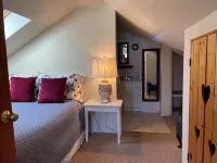 Ferndale BluffHouse --  Farm House sleeps 9; 10 acre former dairy - Wifi