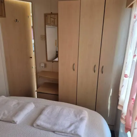 Cosy Caravan 2Br in Sandown Sleeps 4 with Free Parking