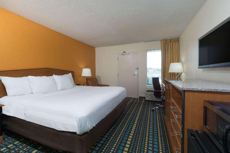 Days Inn by Wyndham Florence Cincinnati Area