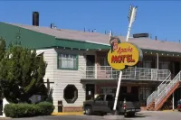 Apache Motel Hotels near Up the Creek Campground