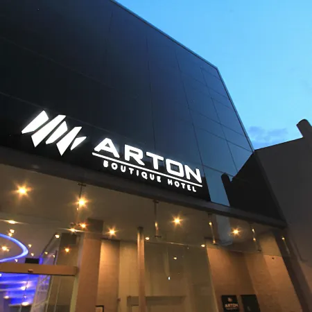 Arton Boutique Hotel Отели рядом с достопримечательностью «Торговый центр Mustafa»