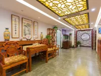 Qinfu Hotel（Beijing Nanluoguxiang Houhai） Hotels near Houhai