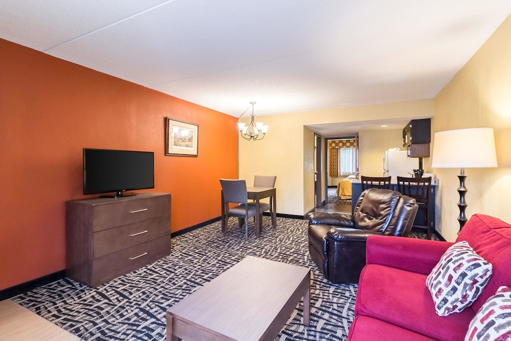 Quality Inn & Suites Mayo Clinic Area