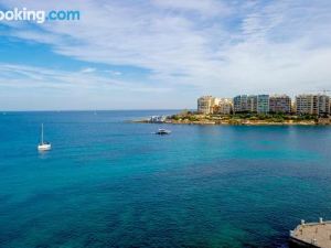 Spinola Bay Top Floor Seafront 3 Bedroom Apartment with Panoramic Sea Views - by Getawaysmalta