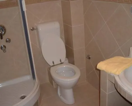 Levantin Inn 1/2 Room N.11 Отели рядом с достопримечательностью «Королевский пляж»