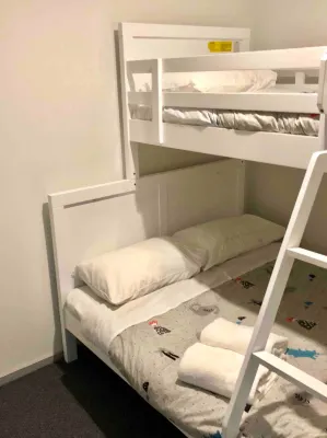 Hotham 3 Bedroom Apt - 24 Lawlers