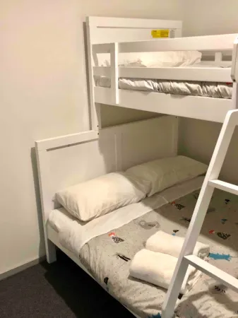 Hotham 3 Bedroom Apt - 24 Lawlers