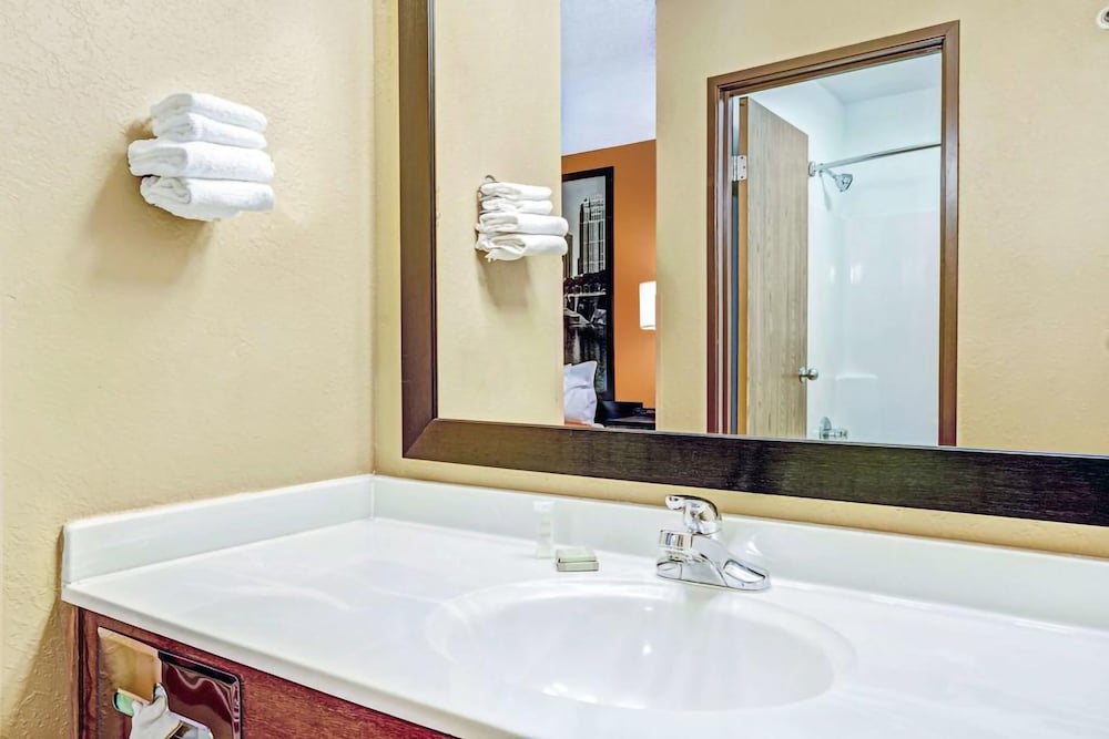 Coratel Inn & Suites Blaine