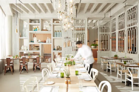 Naumi Hotel Dubai Отели рядом с достопримечательностью «Мадинат Джумейра»