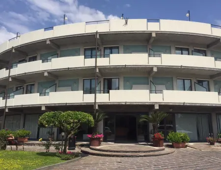 Atlantis Palace Hotel Отели рядом с достопримечательностью «Jaanta bi Village»