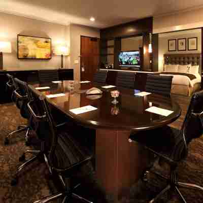 DoubleTree by Hilton Claremont Rooms