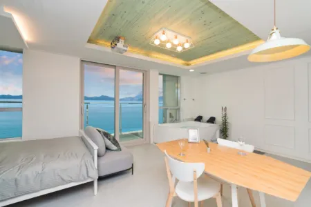 Namhae Some Wales Pension Отели в г. Намхэ